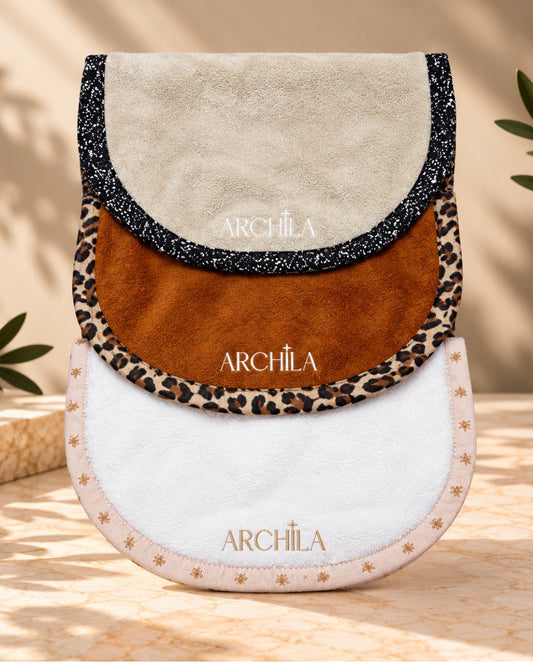 Serviettes de bain pour chien Maison Archila en trois coloris : blanc, beige et noir, léopard - Calin Canin